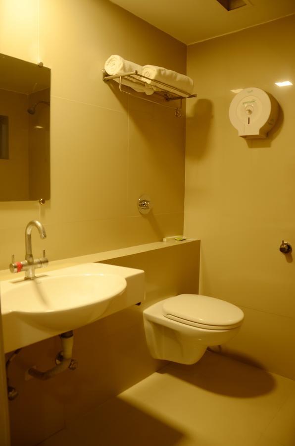 Prithvi Hotels Αχμπανταμπάντ Εξωτερικό φωτογραφία